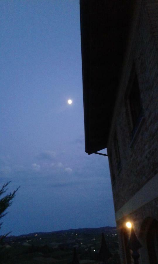 Casa Vacanze Sweet Dreams Agliano Terme Eksteriør billede